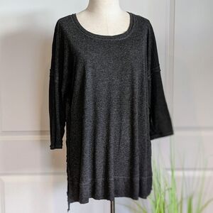 Bordeaux Tee 3/4 Sleeve Exposed Seams Round Neck High Low Hem Charcoal M NWOT